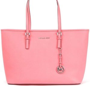 Micheal Kors Jet set Tote in coral/red